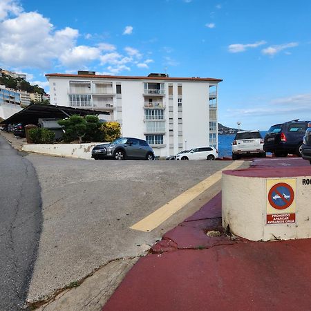 Les Pieds Dans L'Eau, La Tete Dans Les Nuages, Roses Apartment Exterior photo