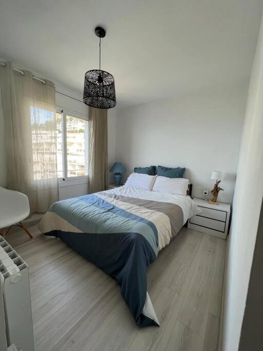 Les Pieds Dans L'Eau, La Tete Dans Les Nuages, Roses Apartment Exterior photo
