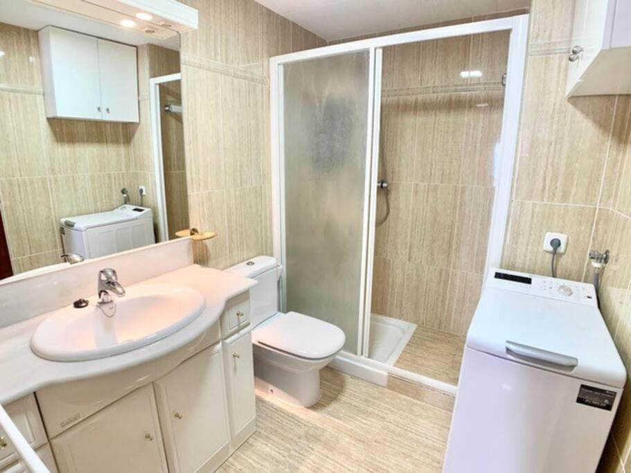 Les Pieds Dans L'Eau, La Tete Dans Les Nuages, Roses Apartment Exterior photo