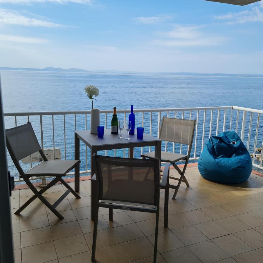 Les Pieds Dans L'Eau, La Tete Dans Les Nuages, Roses Apartment Exterior photo